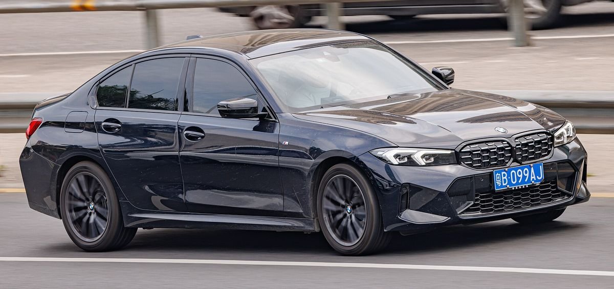 BMW 3 Series 2024 — front three-quarter view