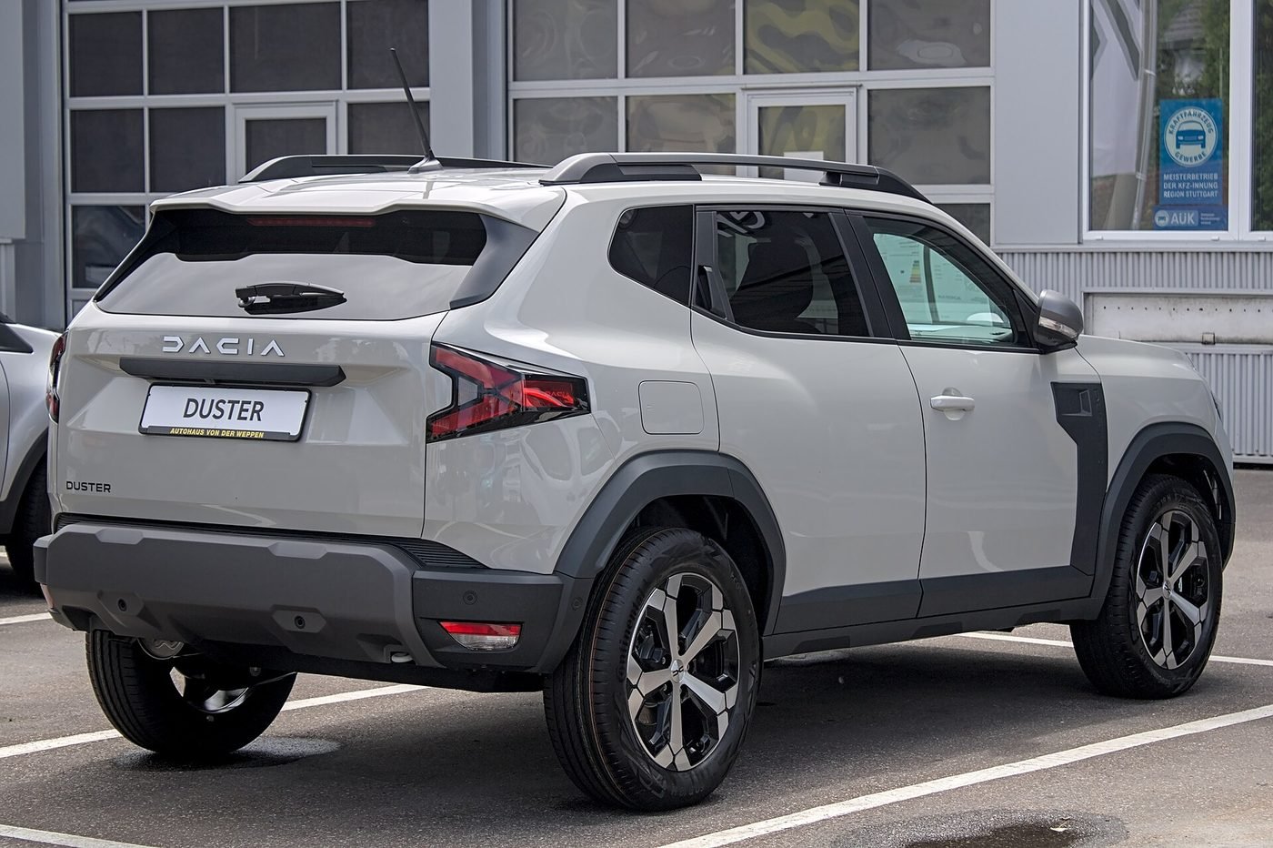 Dacia Duster 2024 — front three-quarter view