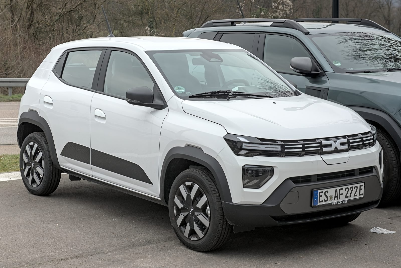 Dacia Spring 2024 — front three-quarter view