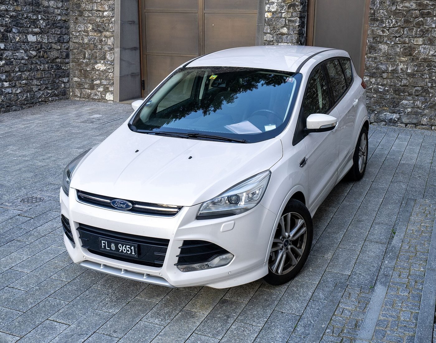 Ford Kuga 2024 — front three-quarter view