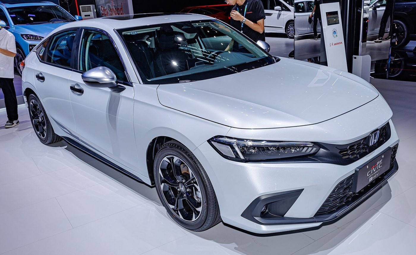 Honda Civic 2024 — front three-quarter view