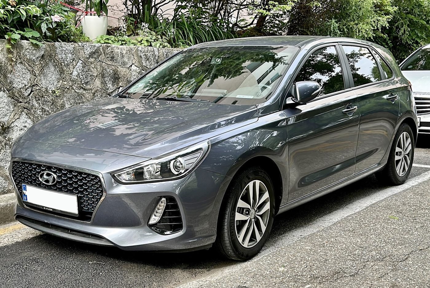 Hyundai i30 2024 — front three-quarter view