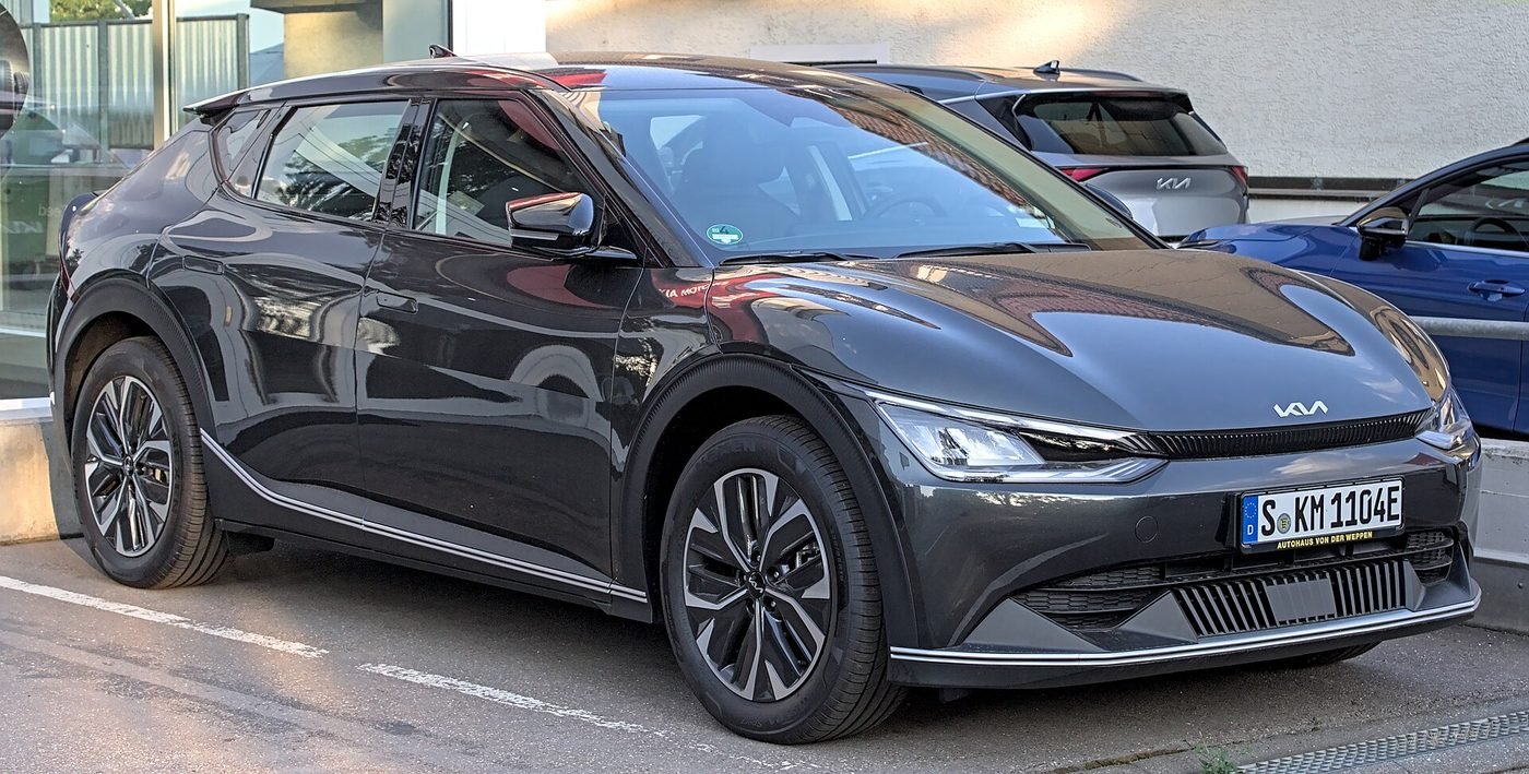 Kia EV6 2024 — front three-quarter view