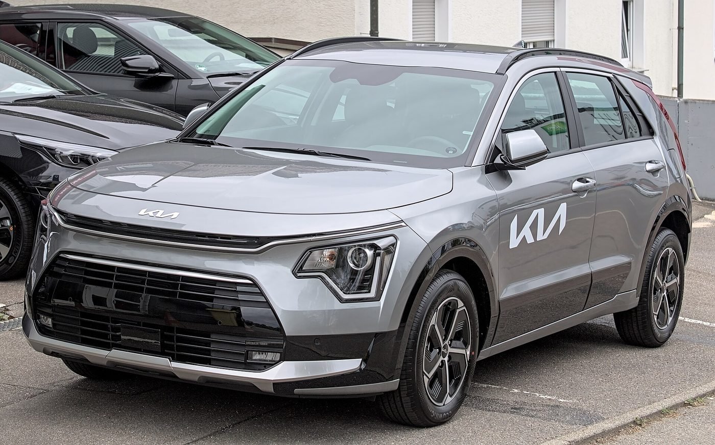 Kia Niro 2024 — front three-quarter view
