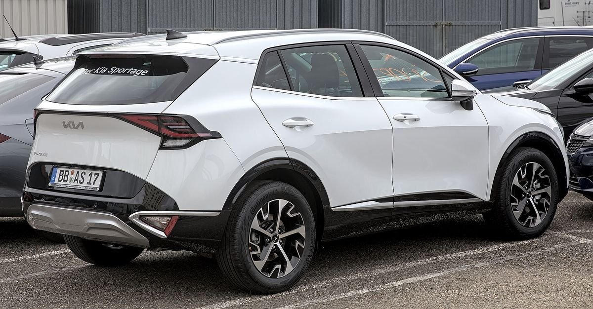 Kia Sportage 2024 — front three-quarter view