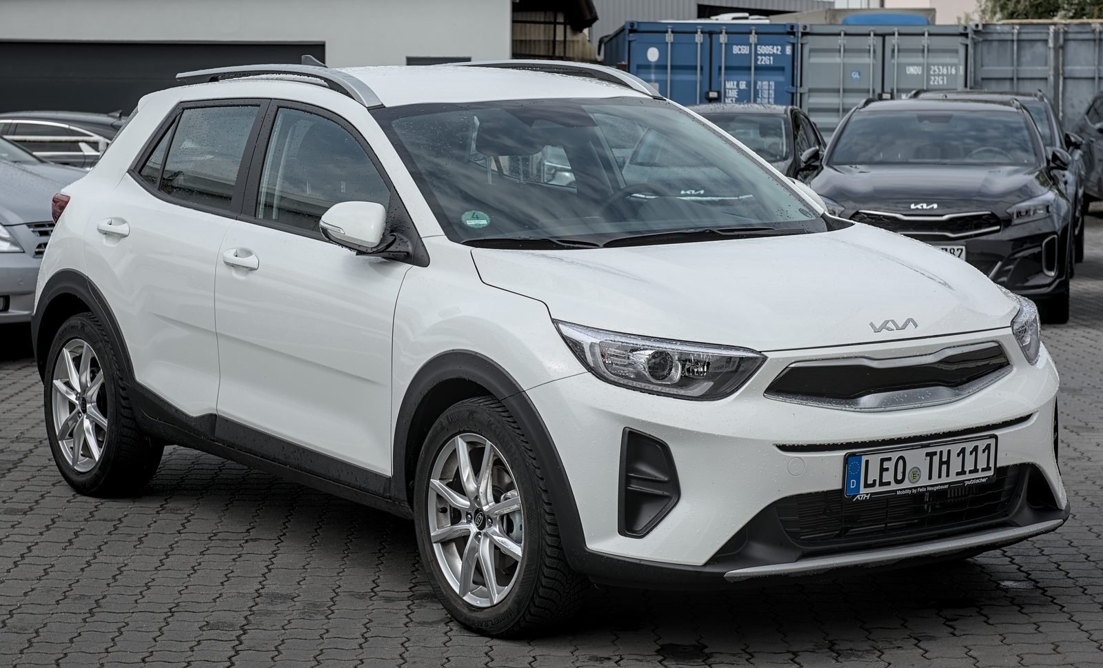 Kia Stonic 2024 — front three-quarter view