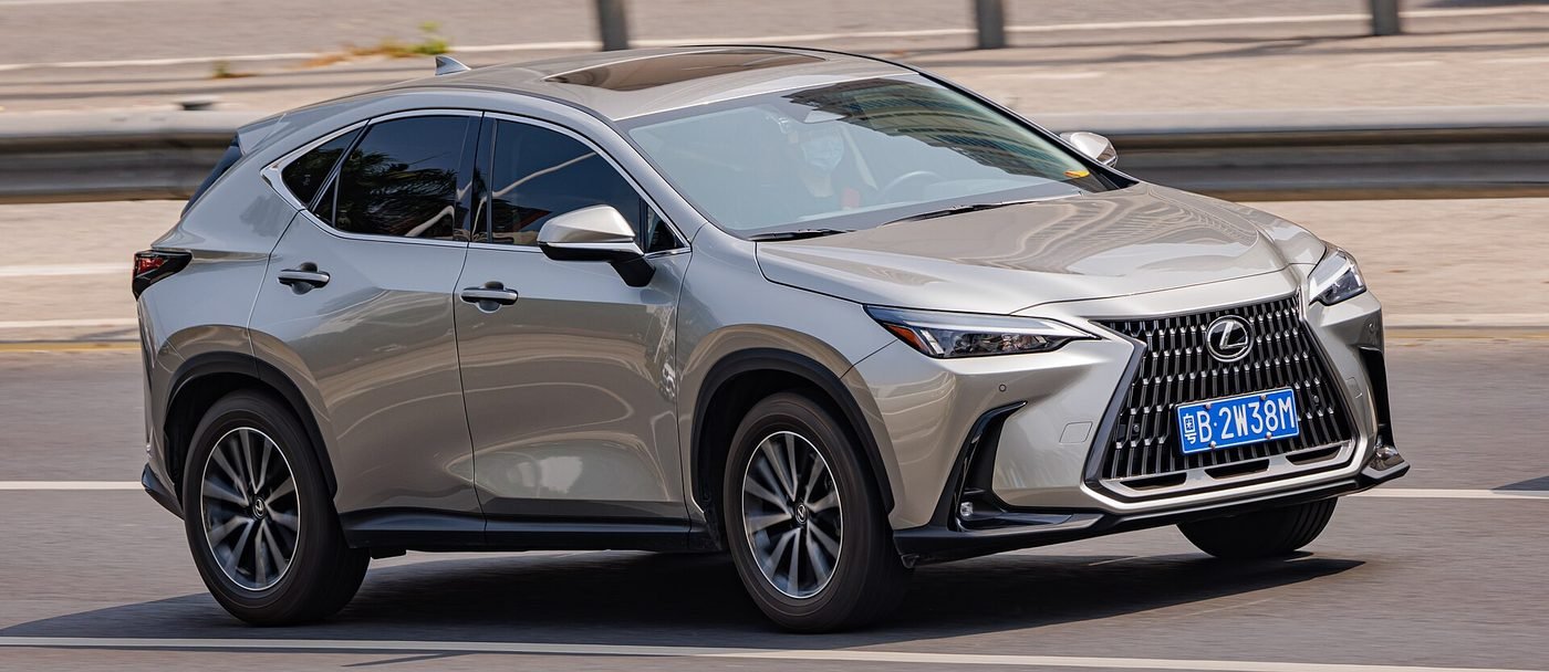 Lexus NX 2024 — front three-quarter view
