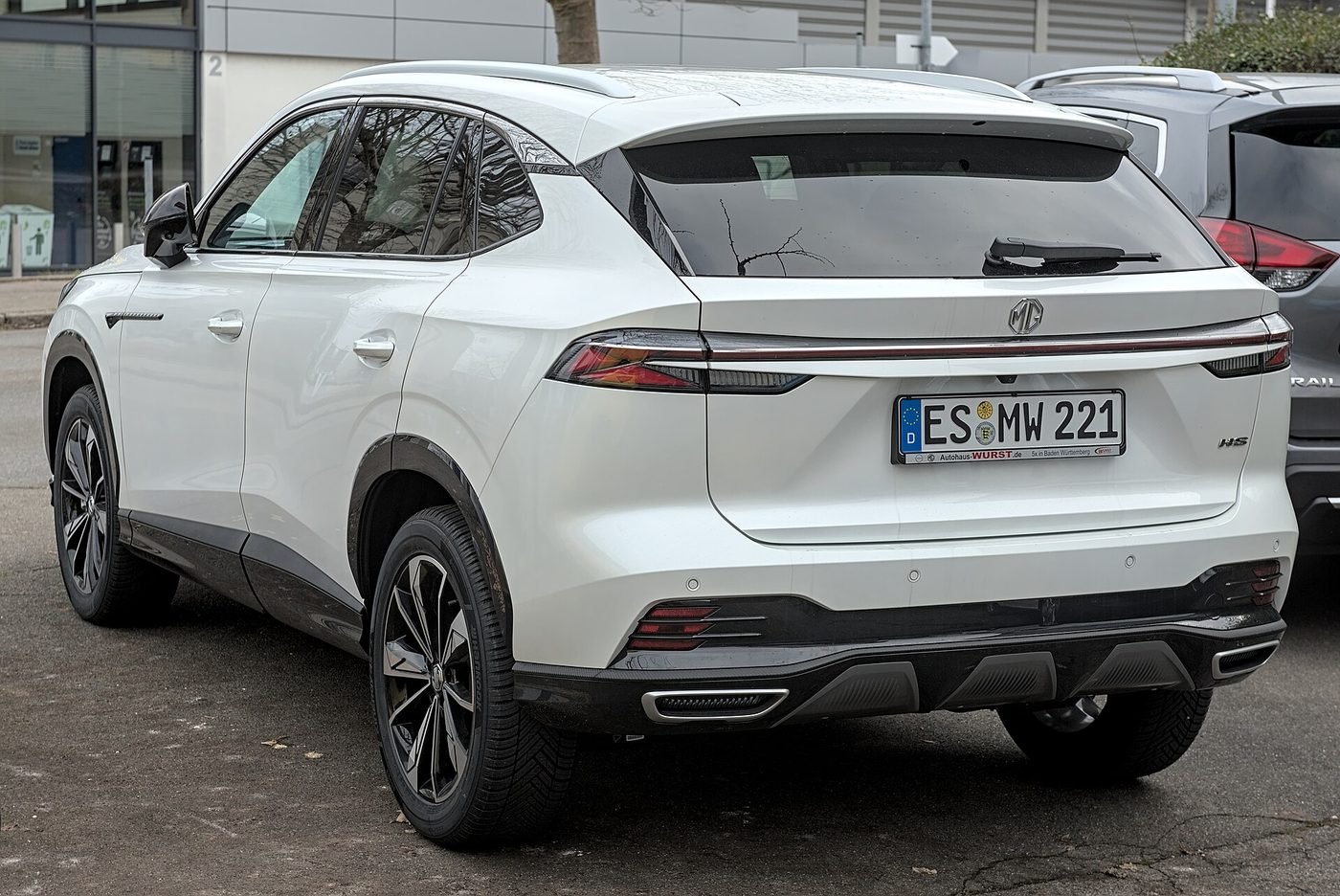 MG HS 2024 — front three-quarter view