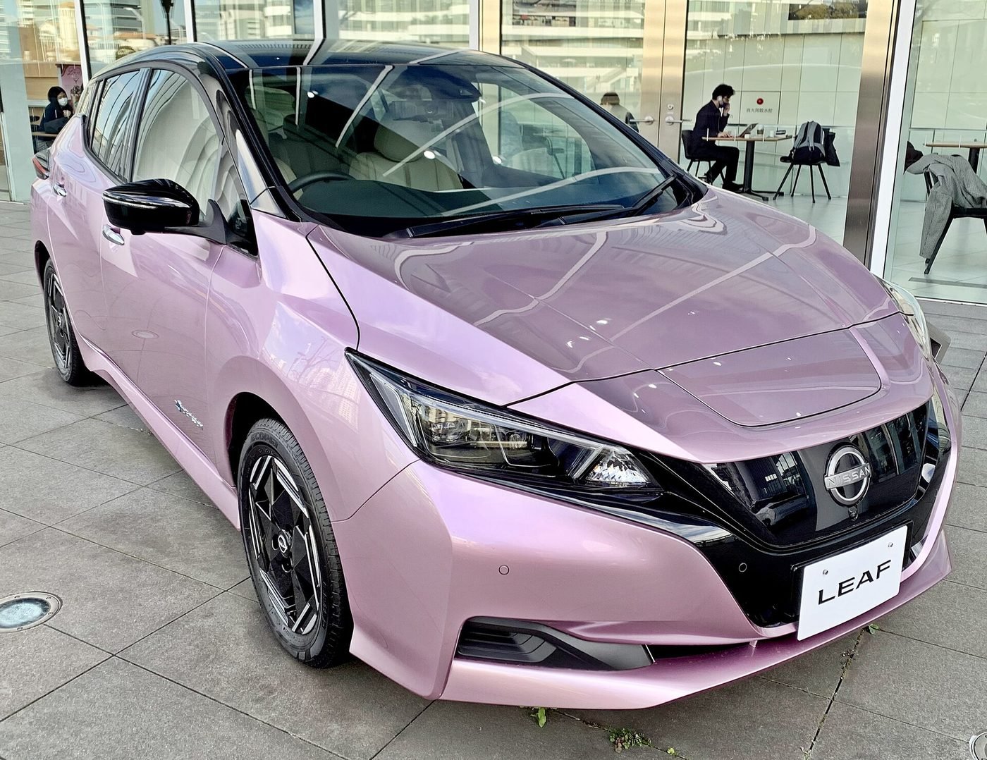 Nissan Leaf 2024 — front three-quarter view