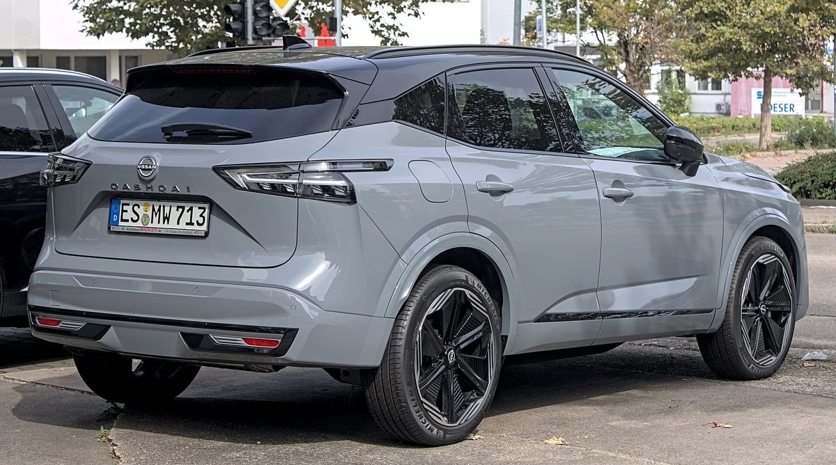 Nissan Qashqai 2024 — front three-quarter view