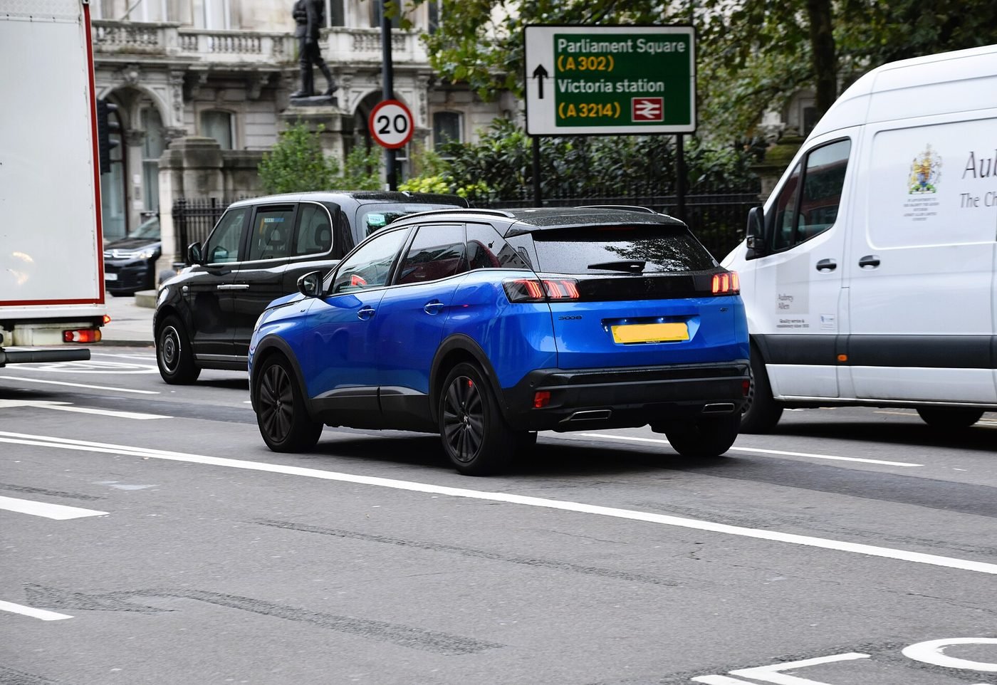 Peugeot 3008 2024 — front three-quarter view