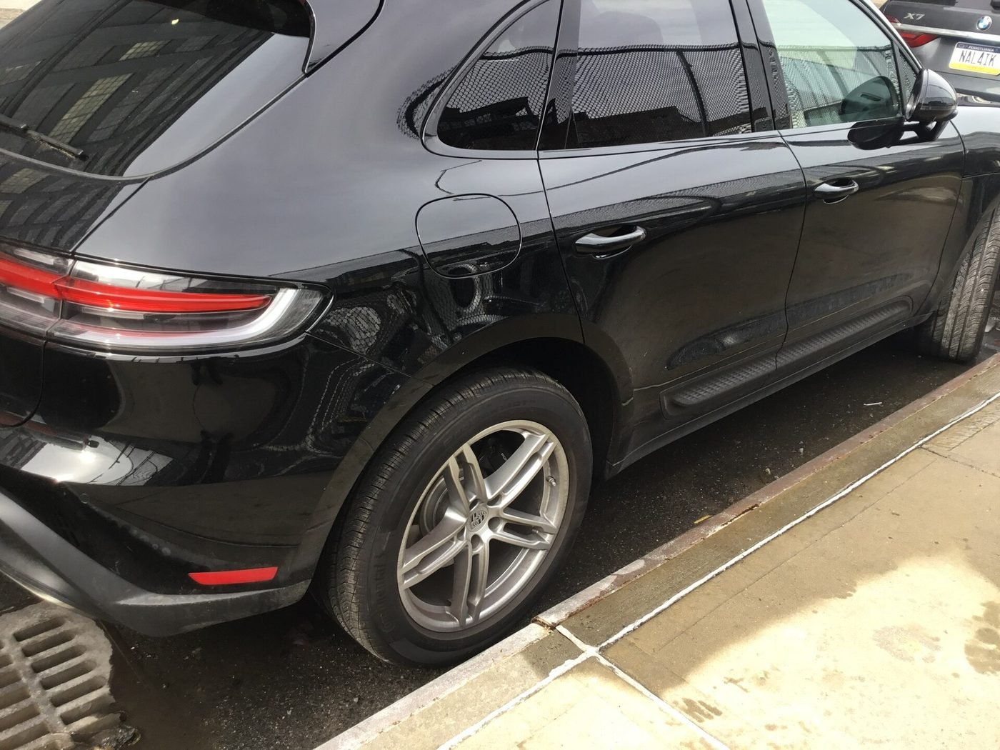 Porsche Macan 2024 — front three-quarter view