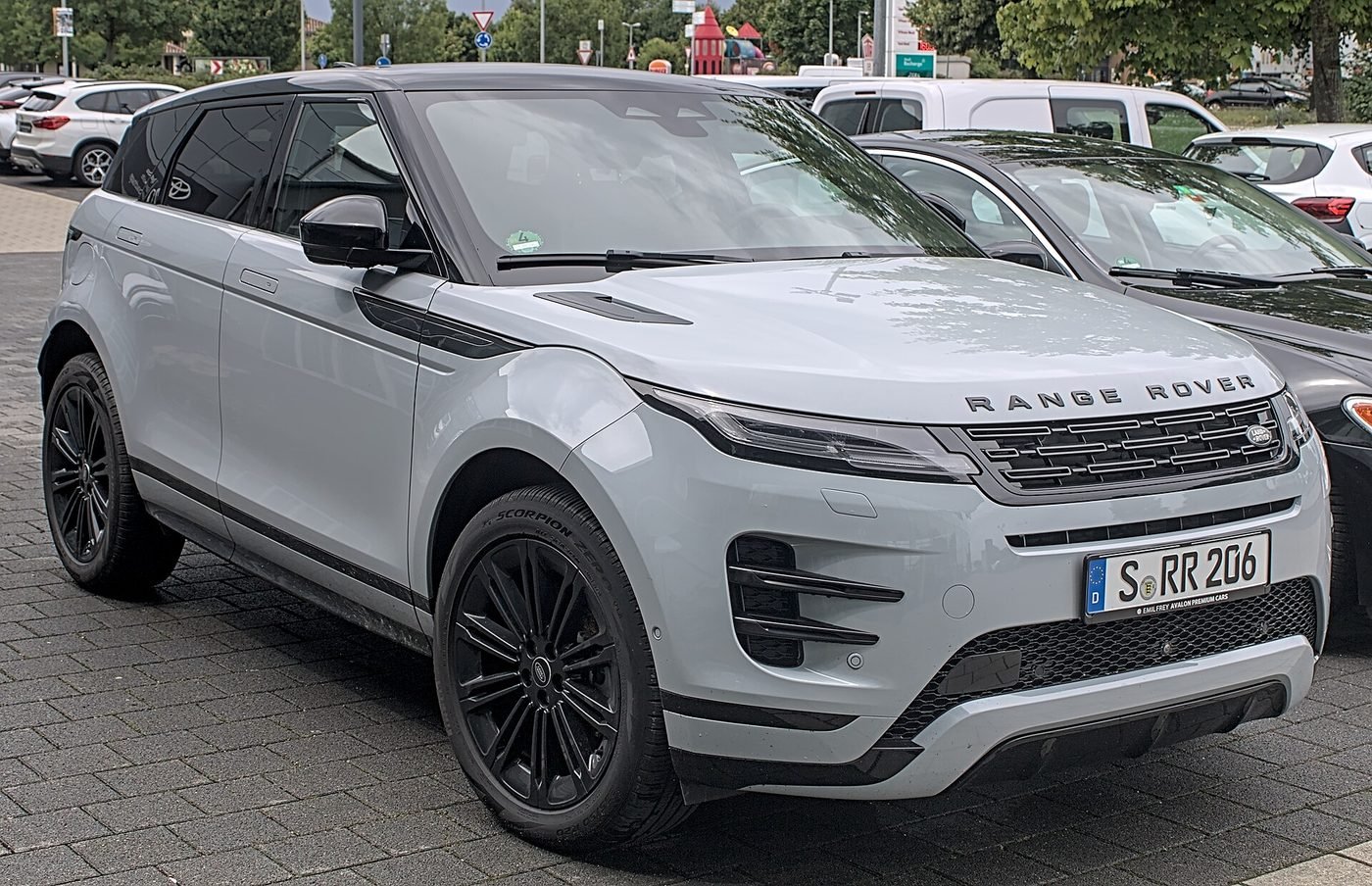 Land Rover Range Rover Evoque 2024 — front three-quarter view