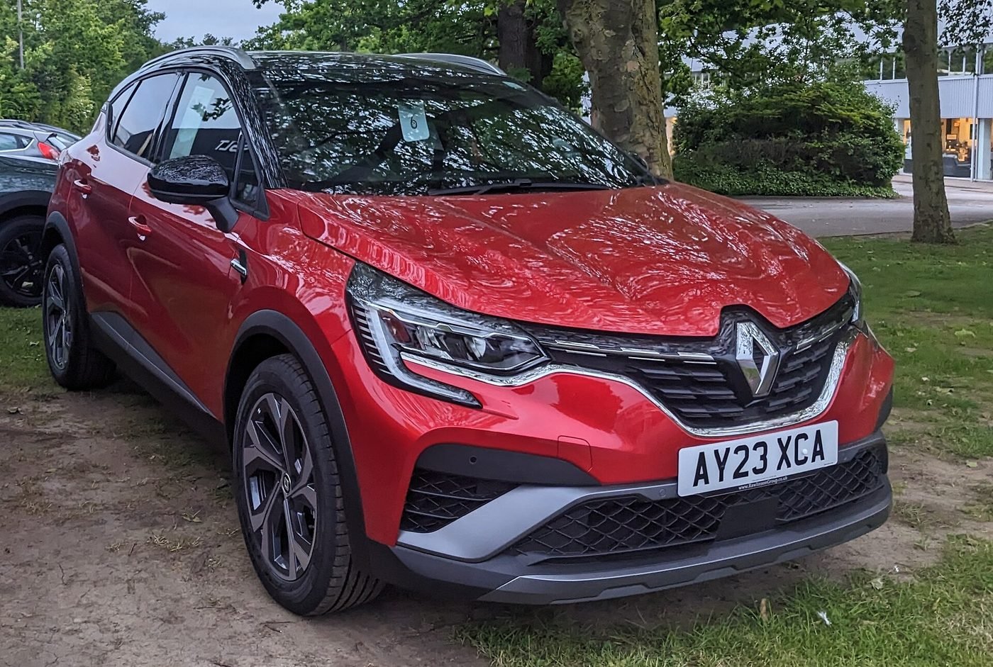 Renault Captur 2024 — front three-quarter view