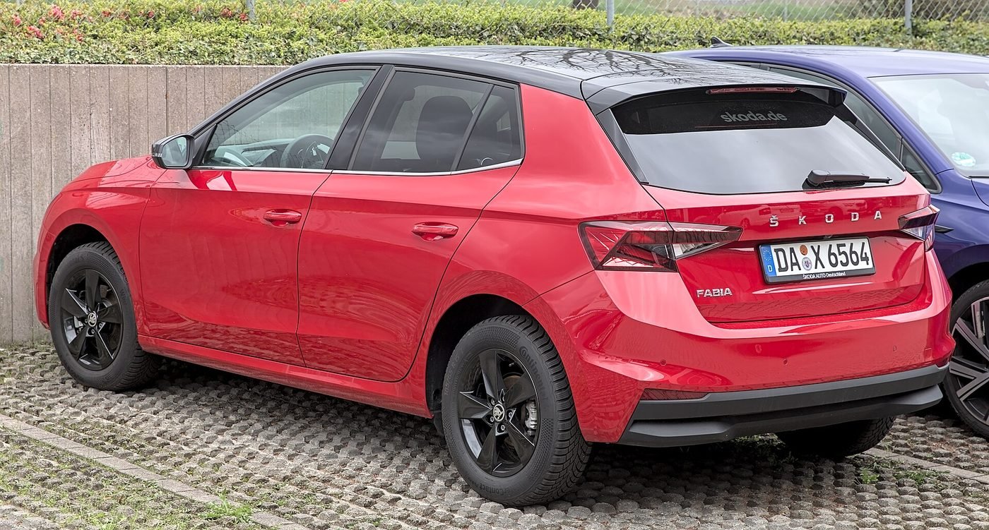 Skoda Fabia 2024 — front three-quarter view