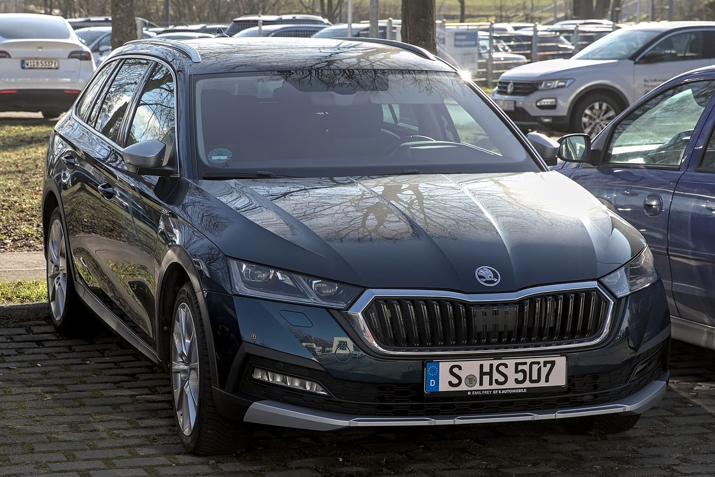 Skoda Octavia 2024 — front three-quarter view