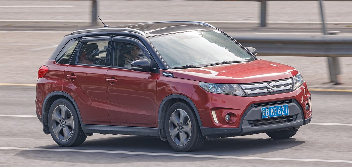 Suzuki Vitara 2024 — front three-quarter view