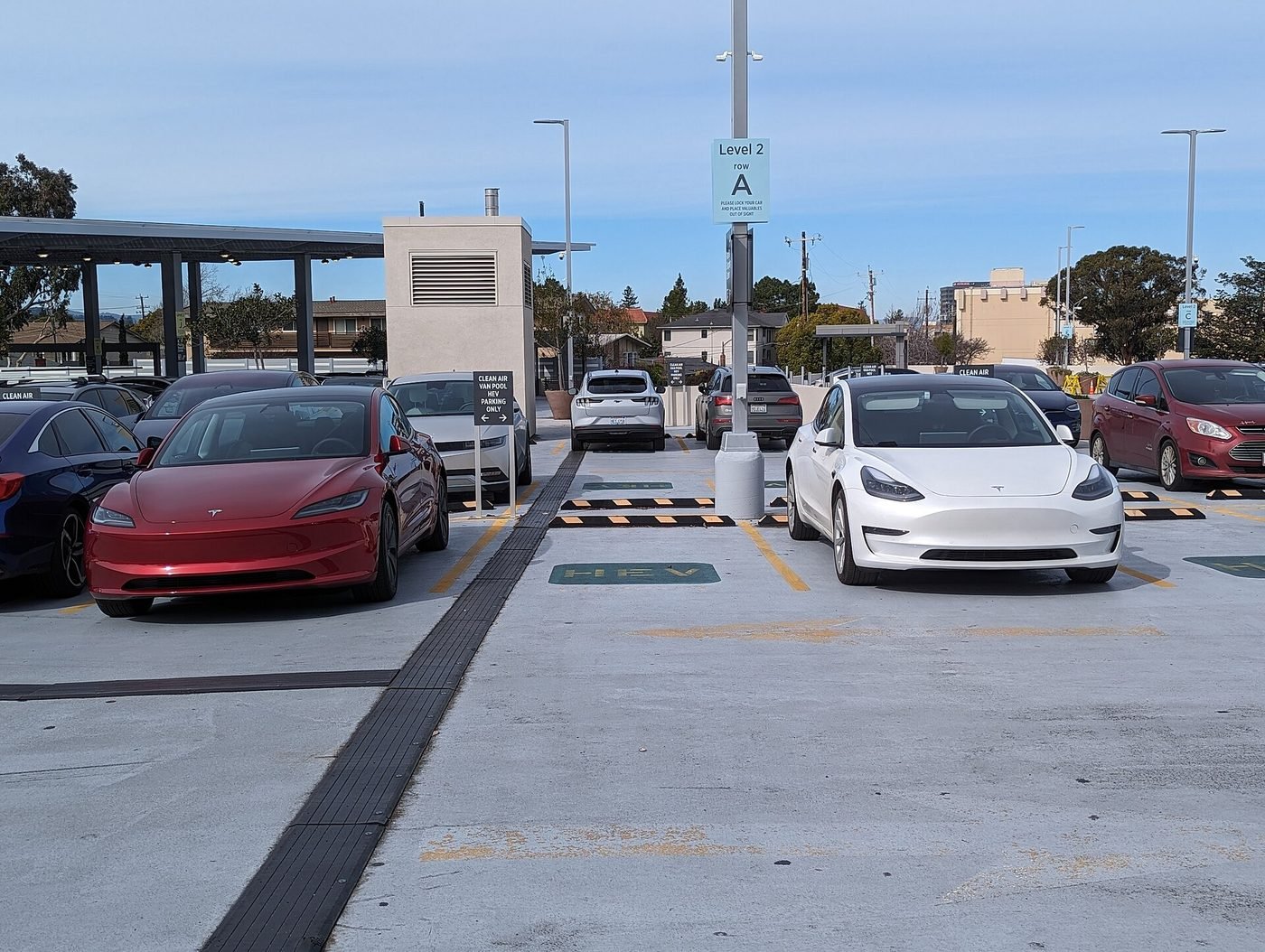 Tesla Model 3 2024 — front three-quarter view