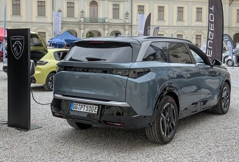 Peugeot E-5008 2024