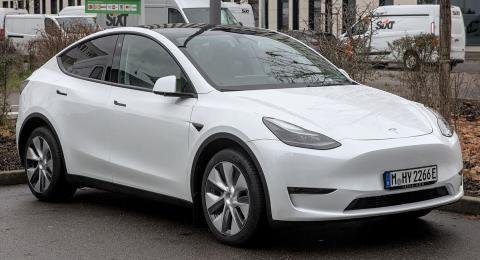 Tesla Model Y 2024
