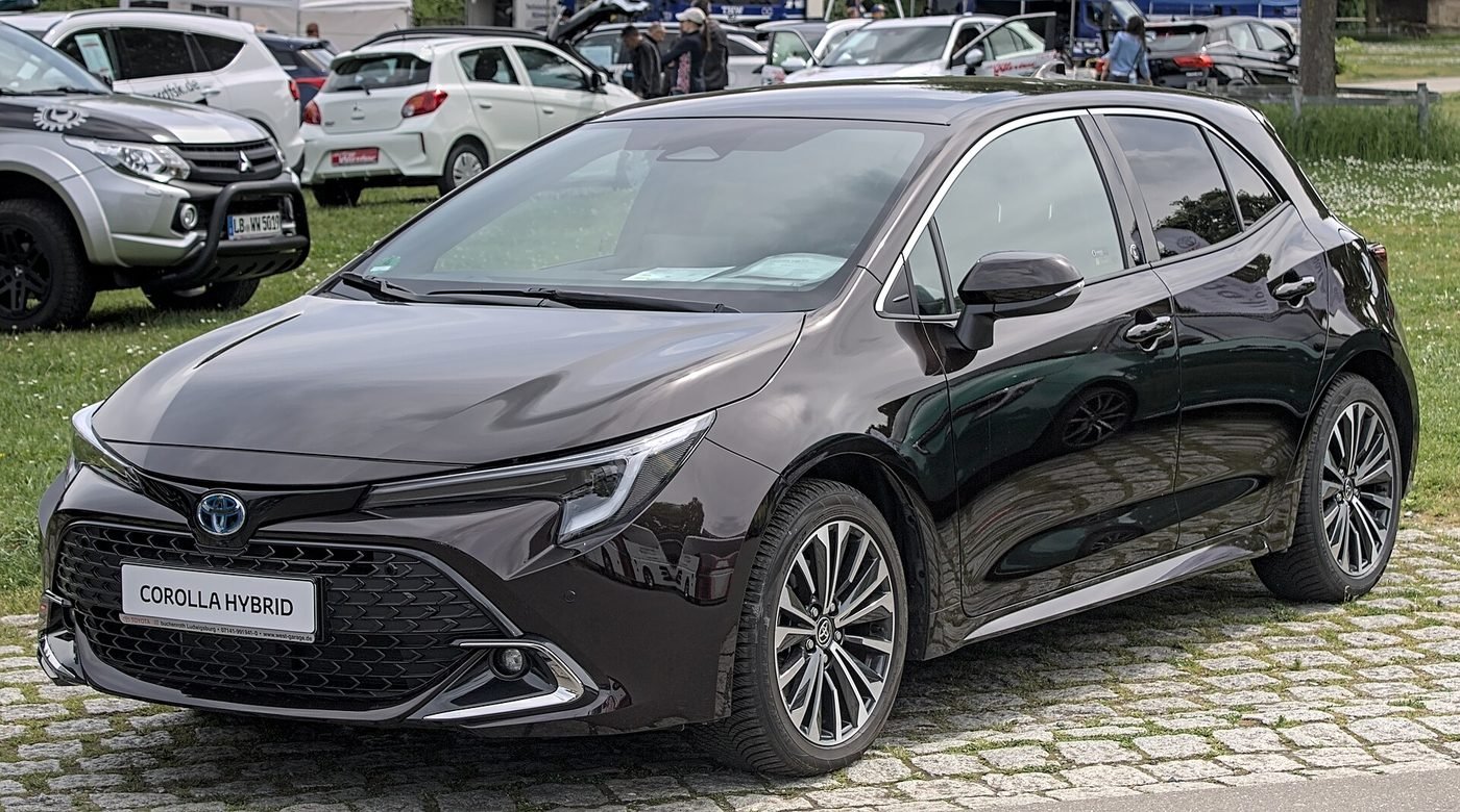 Toyota Corolla 2024 — front three-quarter view