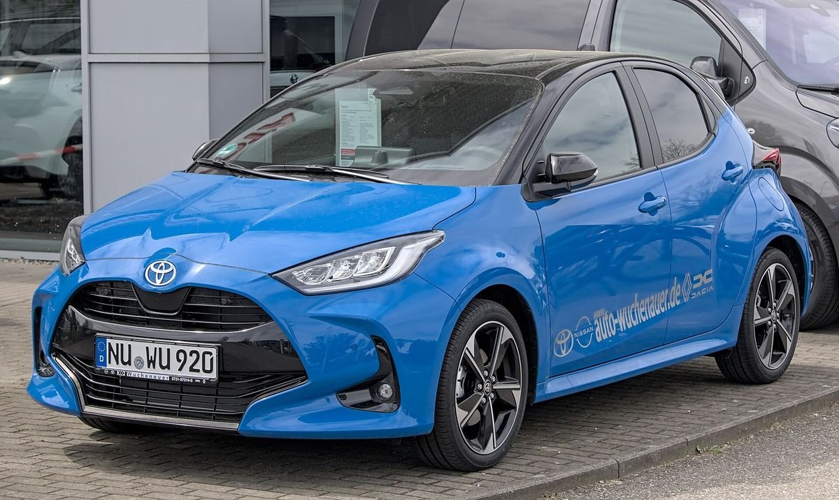 Toyota Yaris 2024 — front three-quarter view