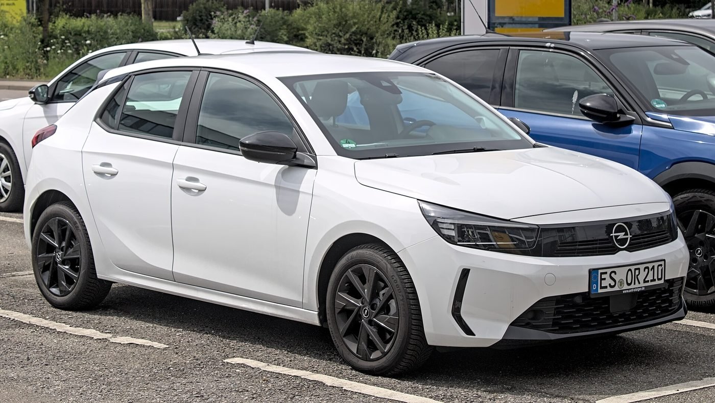 Vauxhall Corsa Electric 2024 — front three-quarter view