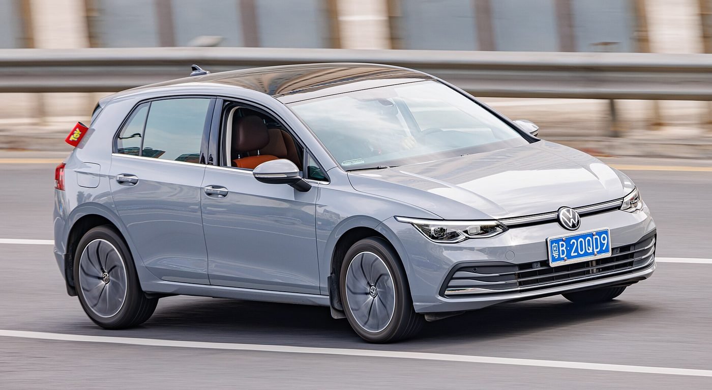 Volkswagen Golf 2024 — front three-quarter view